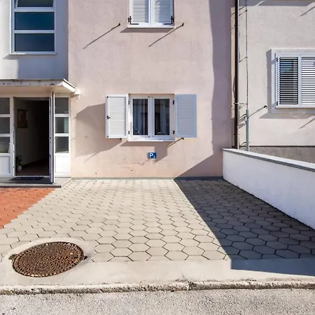 With Parking Spaces - 20847 Rovinj